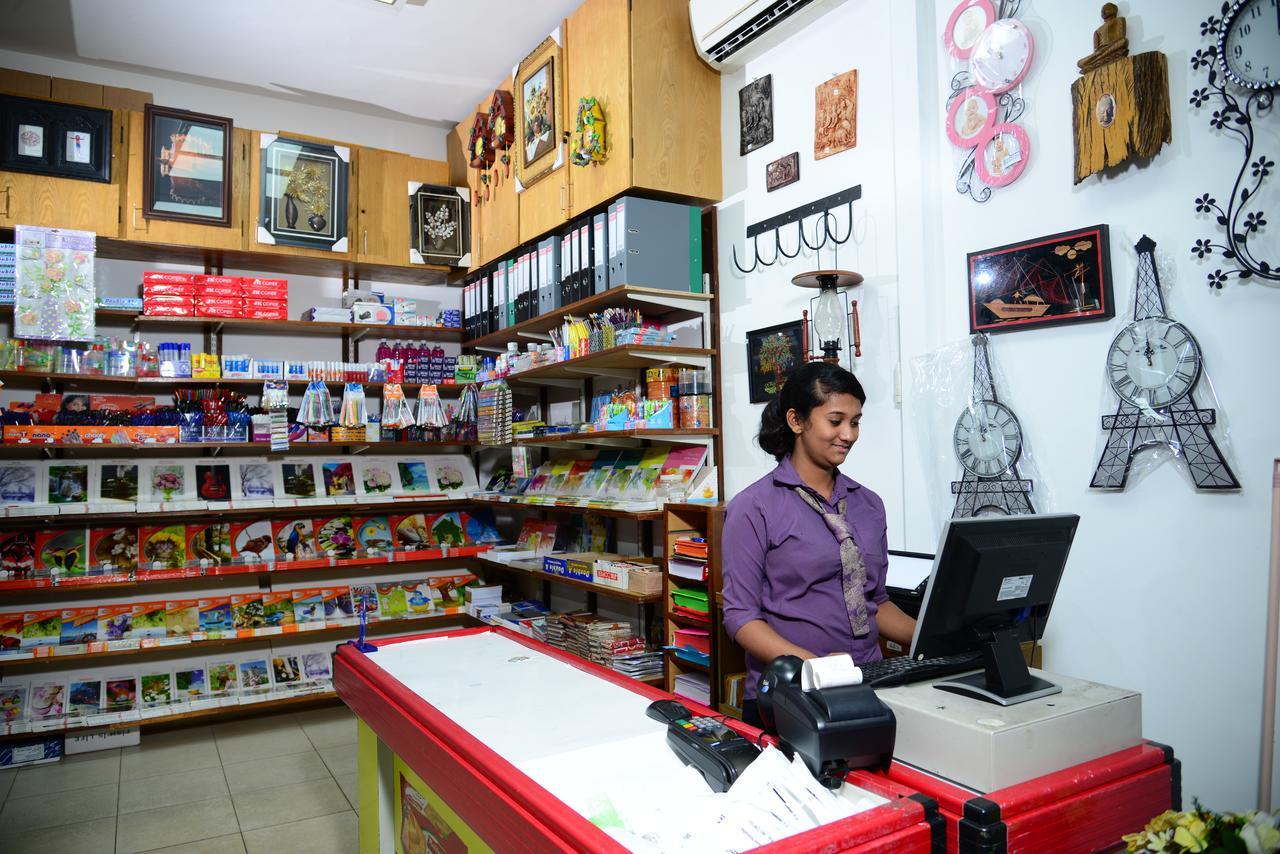 The Royal Mall Kandy Exteriör bild